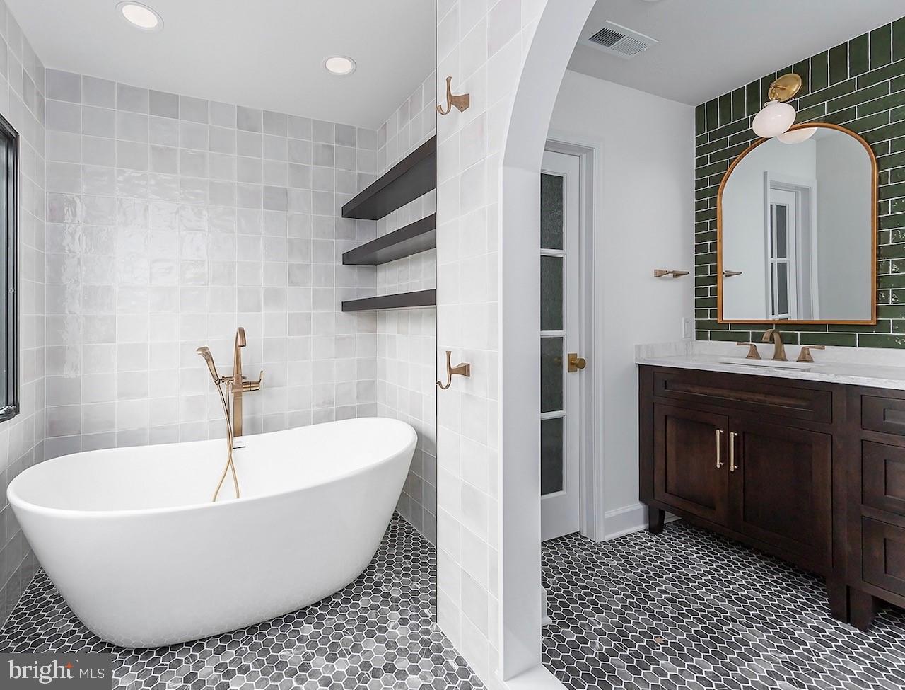 6 Inverness Drive Medford, NJ 08055 - Photo 40 of 62 a bathroom with a bathtub and a sink