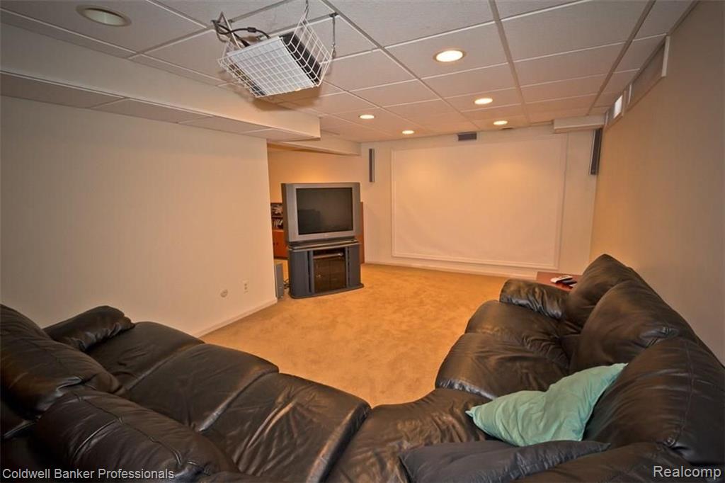 36874 Chesapeake Road Farmington Hills, MI 48335 - Photo 37 of 46