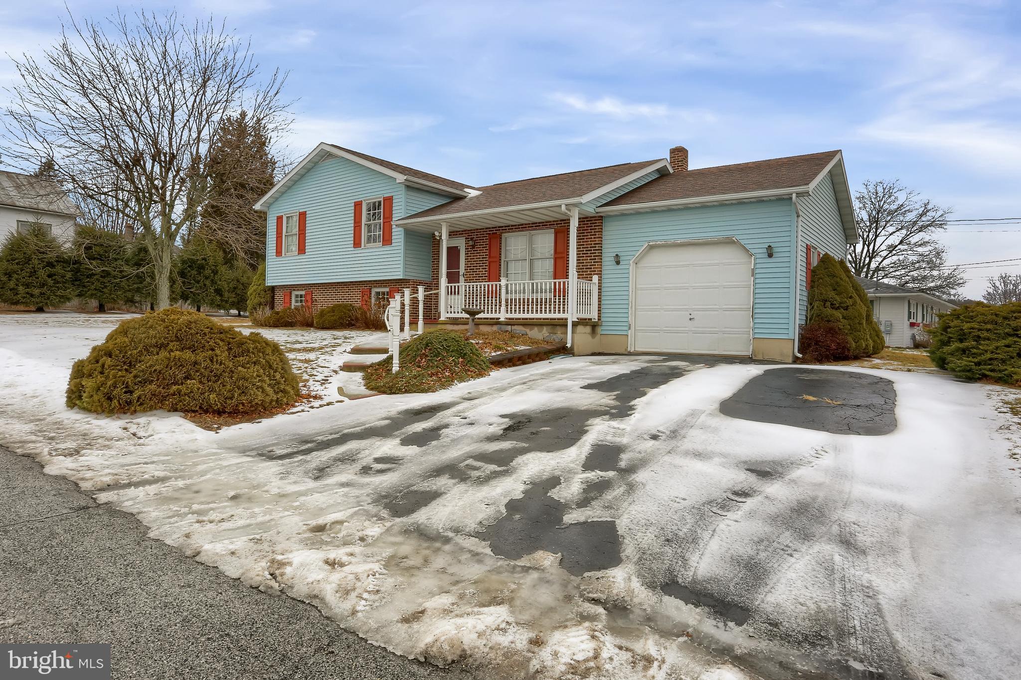 108 Fairlane Road Valley View, PA 17983 - Photo 2 of 39 Gallery Image 2