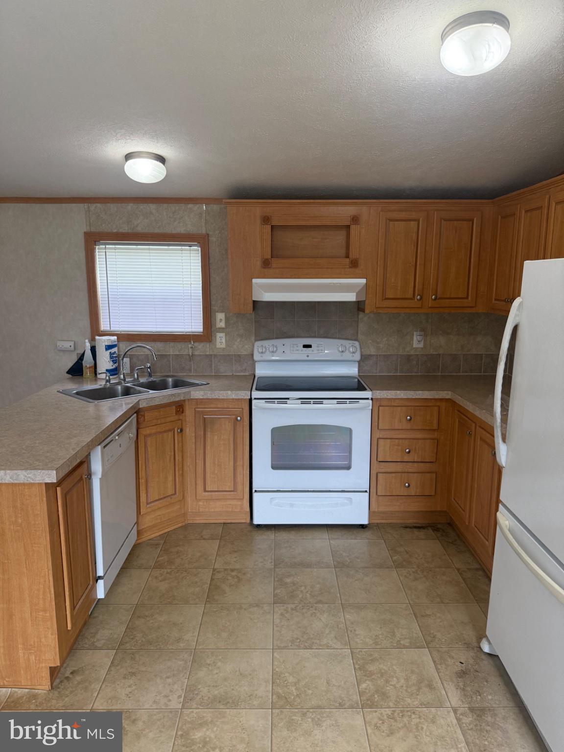 5 Revolutionary Road Mount Bethel, PA 18343 - Photo 9 of 28 Cozy kitchen with warm wood accents.