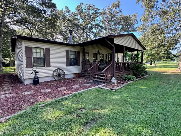 $192,000 | 209 Highway 37, Kell, IL 62853