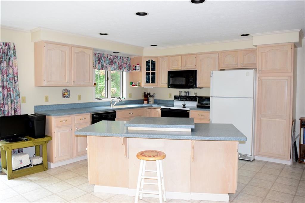 352 Chadbourne Ridge Road North Waterboro, ME 04061 - Photo 5 of 33 Photo