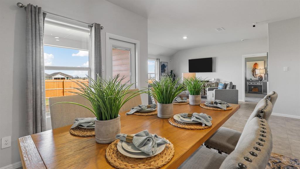 337 Blanco Drive Azle, TX 76020 - Photo 10 of 38