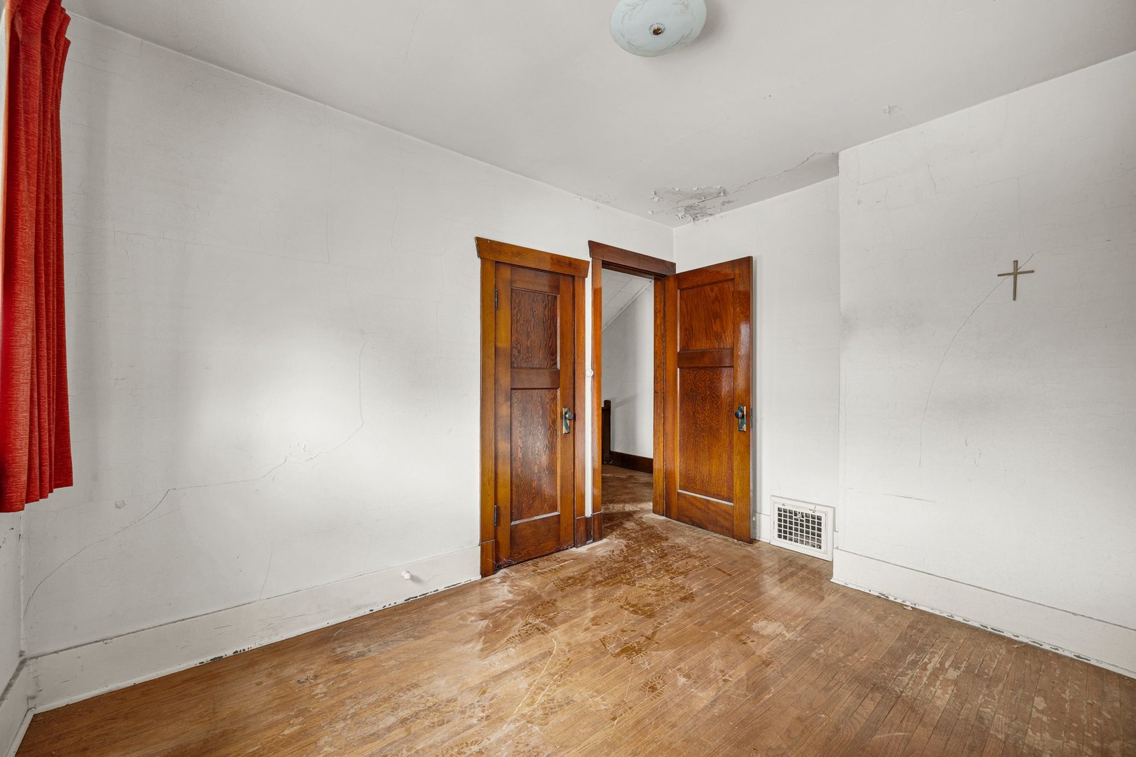 2319 5th Street Peru, IL 61354 - Photo 18 of 37 an empty room with a natural light