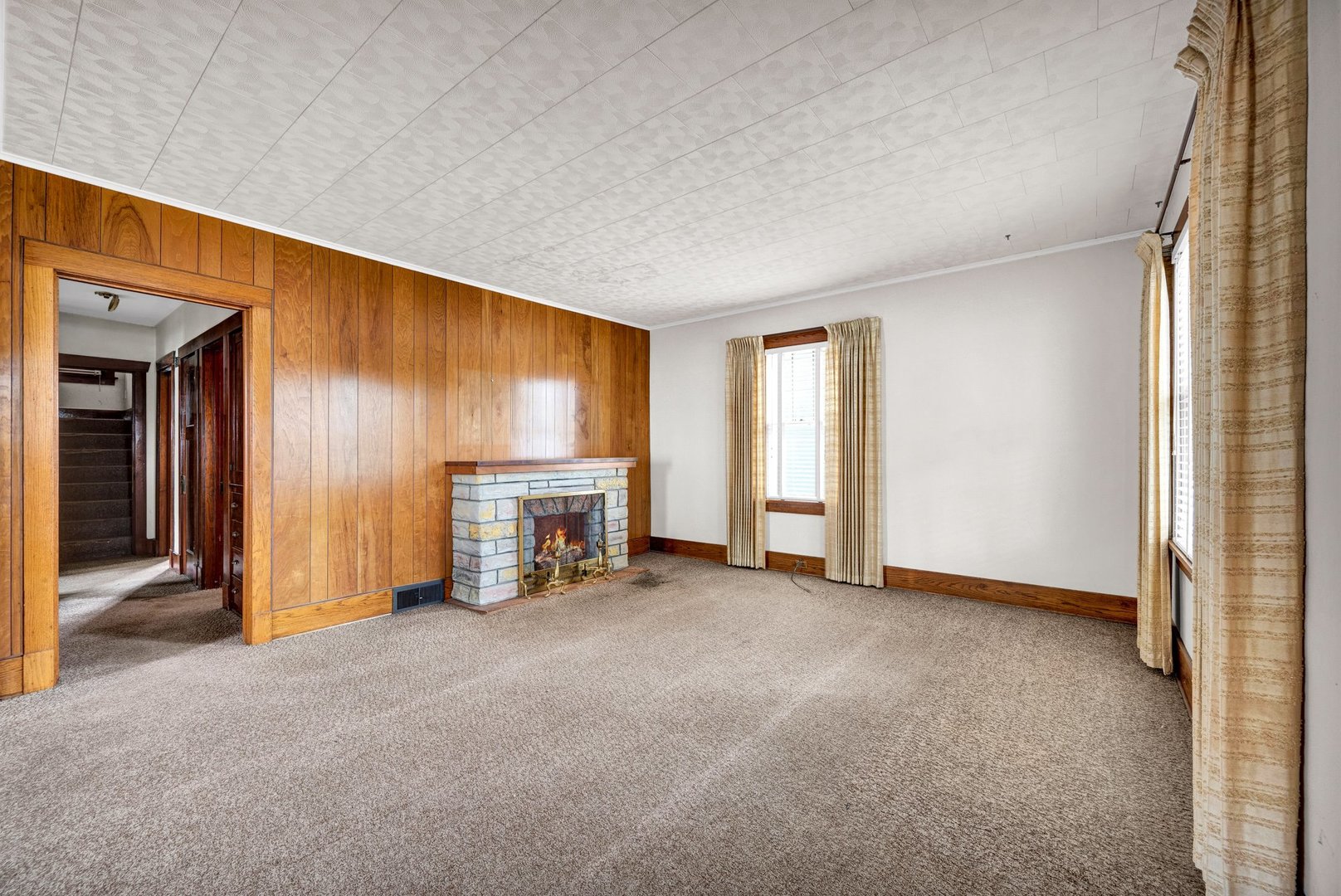 2319 5th Street Peru, IL 61354 - Photo 2 of 37 an empty room with furniture and a window