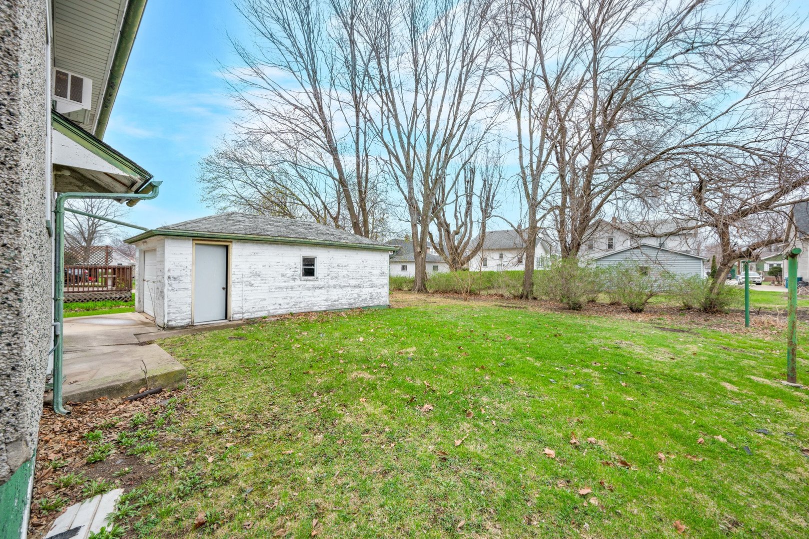 2319 5th Street Peru, IL 61354 - Photo 24 of 37 a house view with a garden space