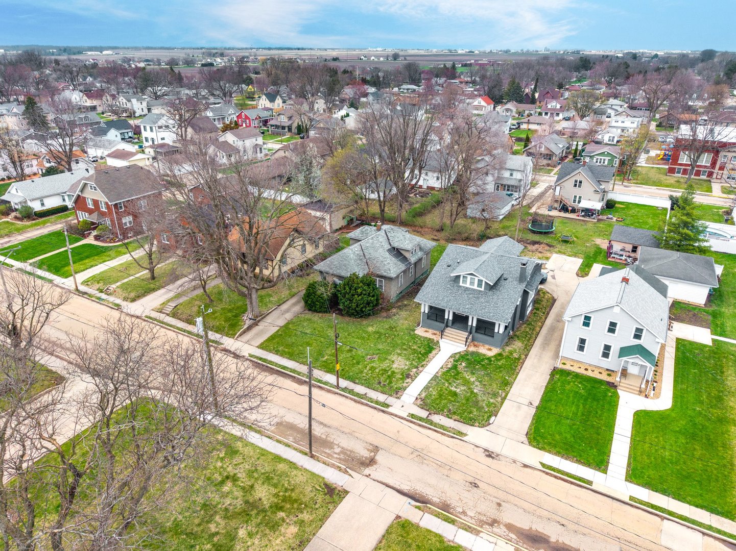 2319 5th Street Peru, IL 61354 - Photo 27 of 37 an aerial view of multiple house