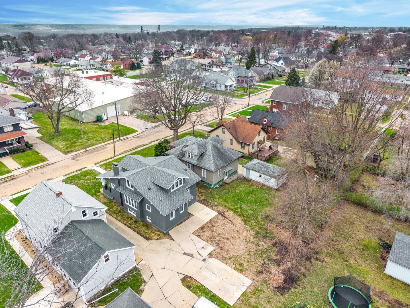 2319 5th Street Peru, IL 61354 - Photo 28 of 37 an aerial view of multiple house