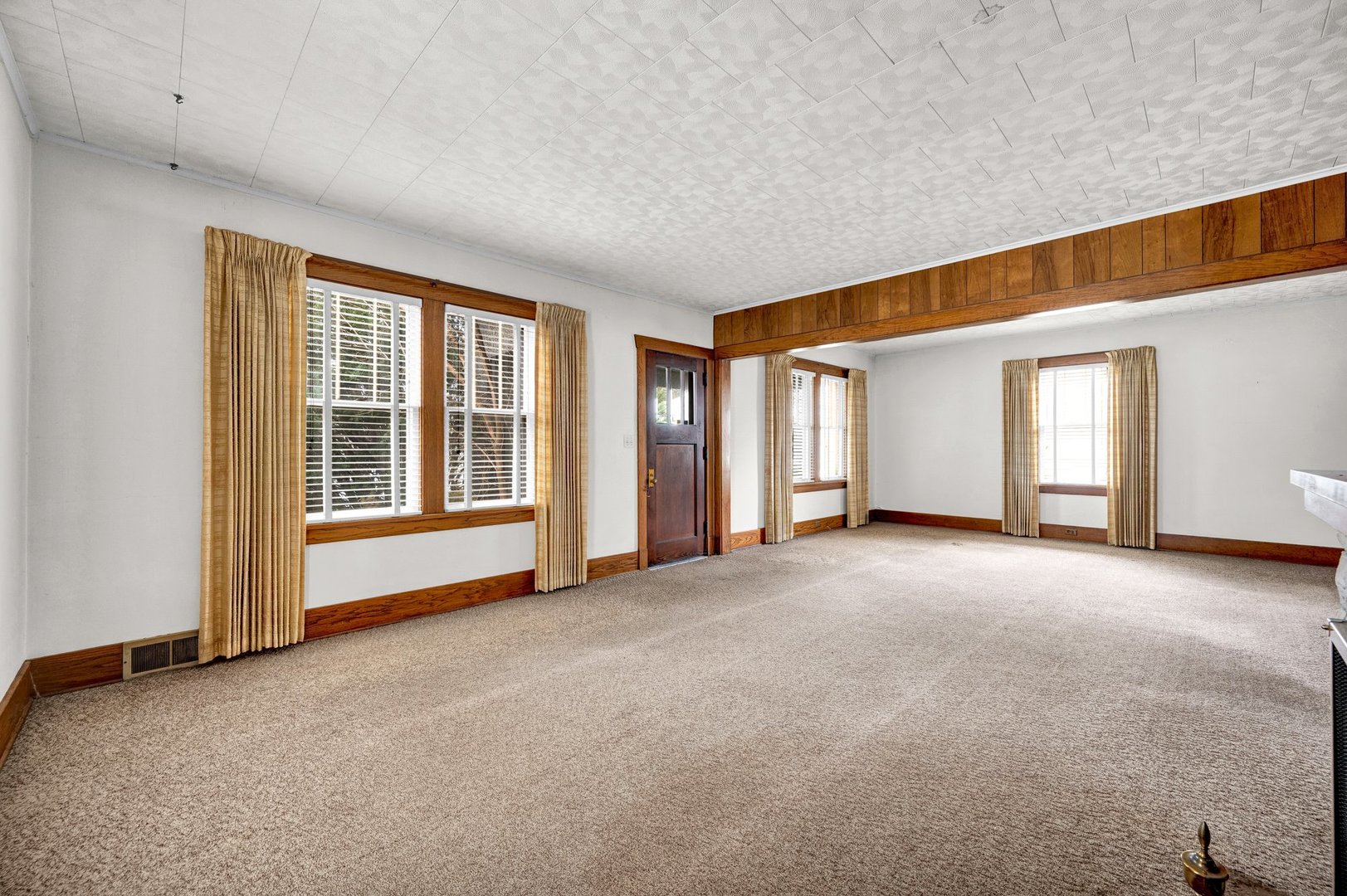 2319 5th Street Peru, IL 61354 - Photo 4 of 37 a view of an empty room with a window