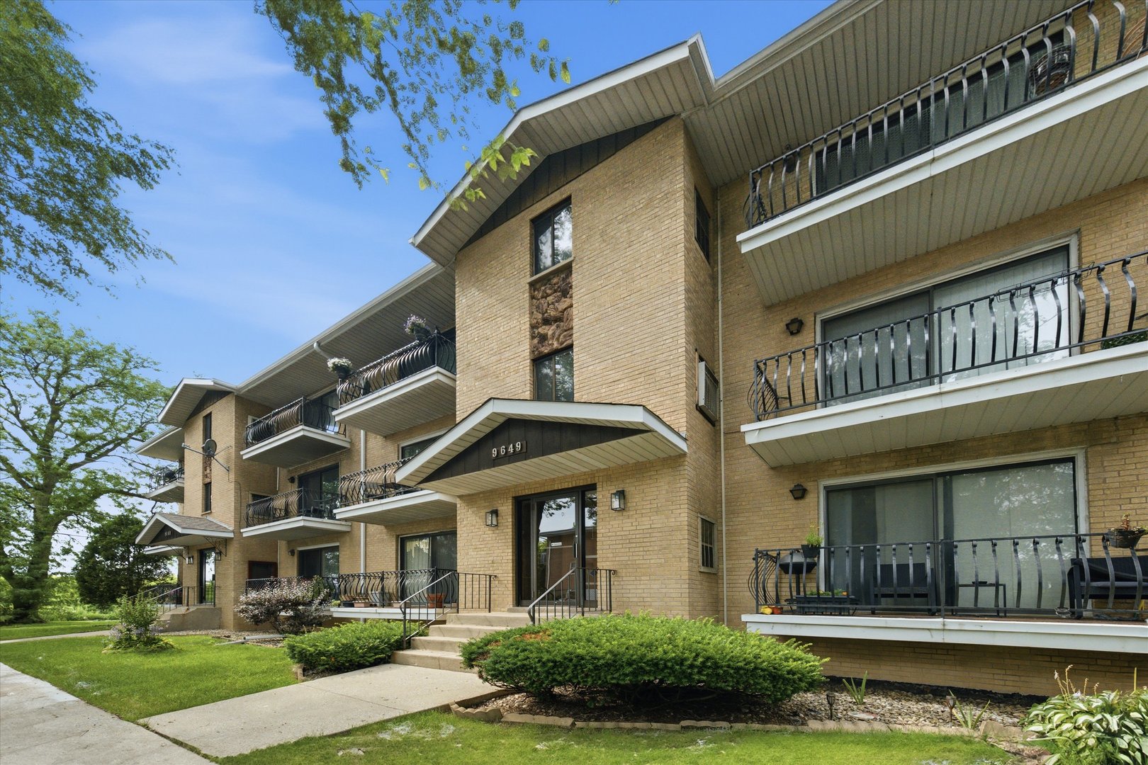 9649 South Harlem Avenue, Unit 3C Chicago Ridge, IL 60415 - Photo 2 of 31