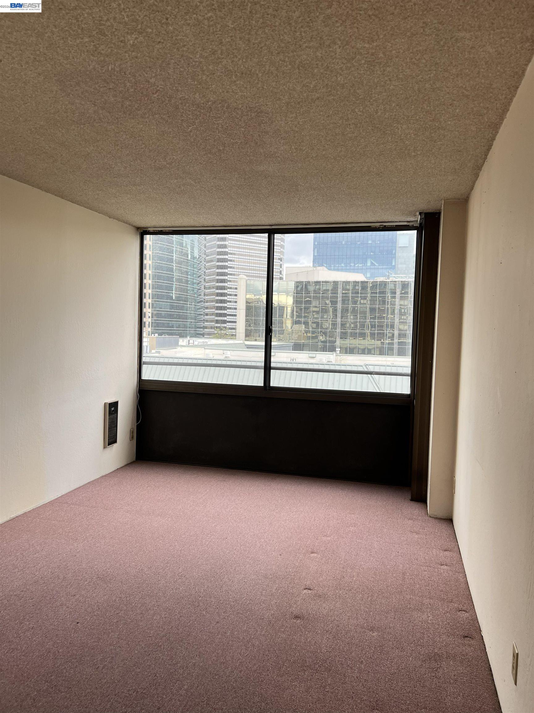 801 Franklin Street, Unit 707 Oakland, CA 94607 - Photo 12 of 14 an empty room with a window