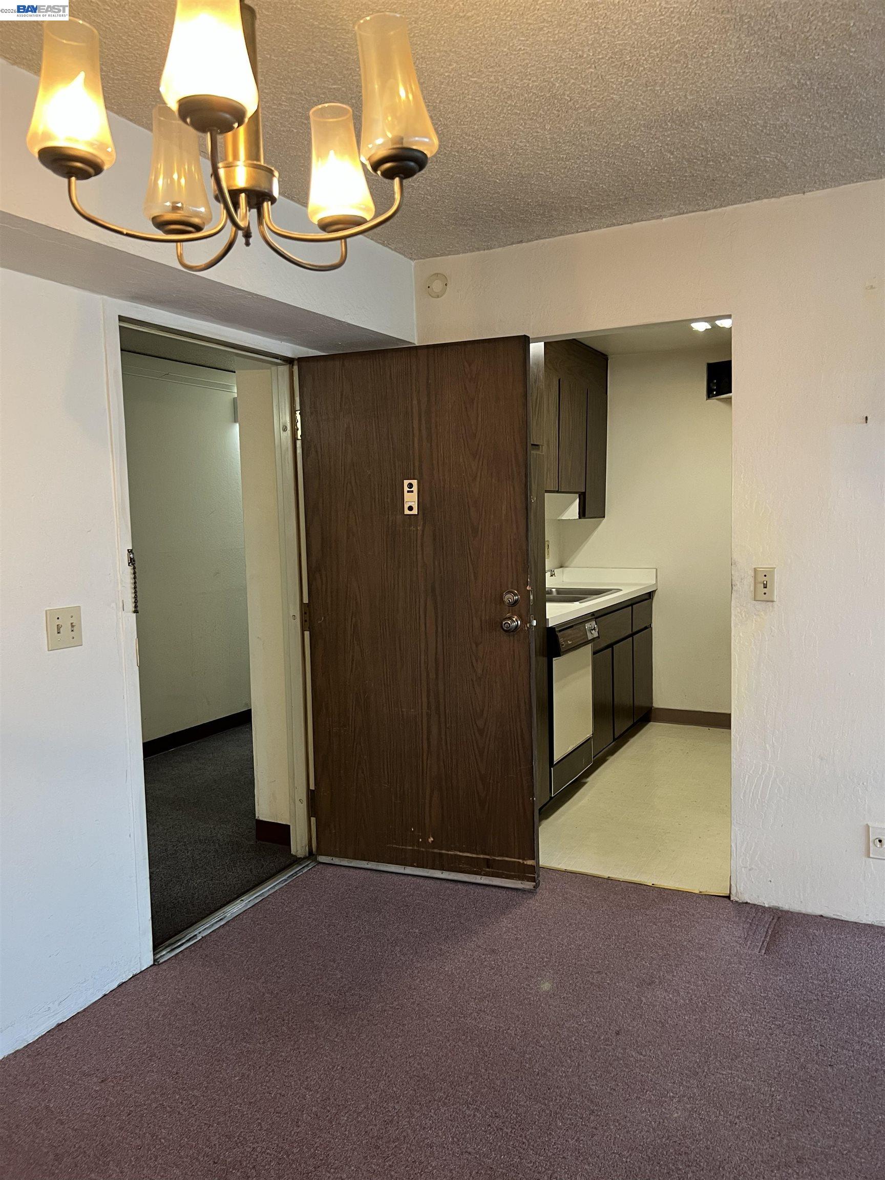 801 Franklin Street, Unit 707 Oakland, CA 94607 - Photo 3 of 14 an empty room with windows