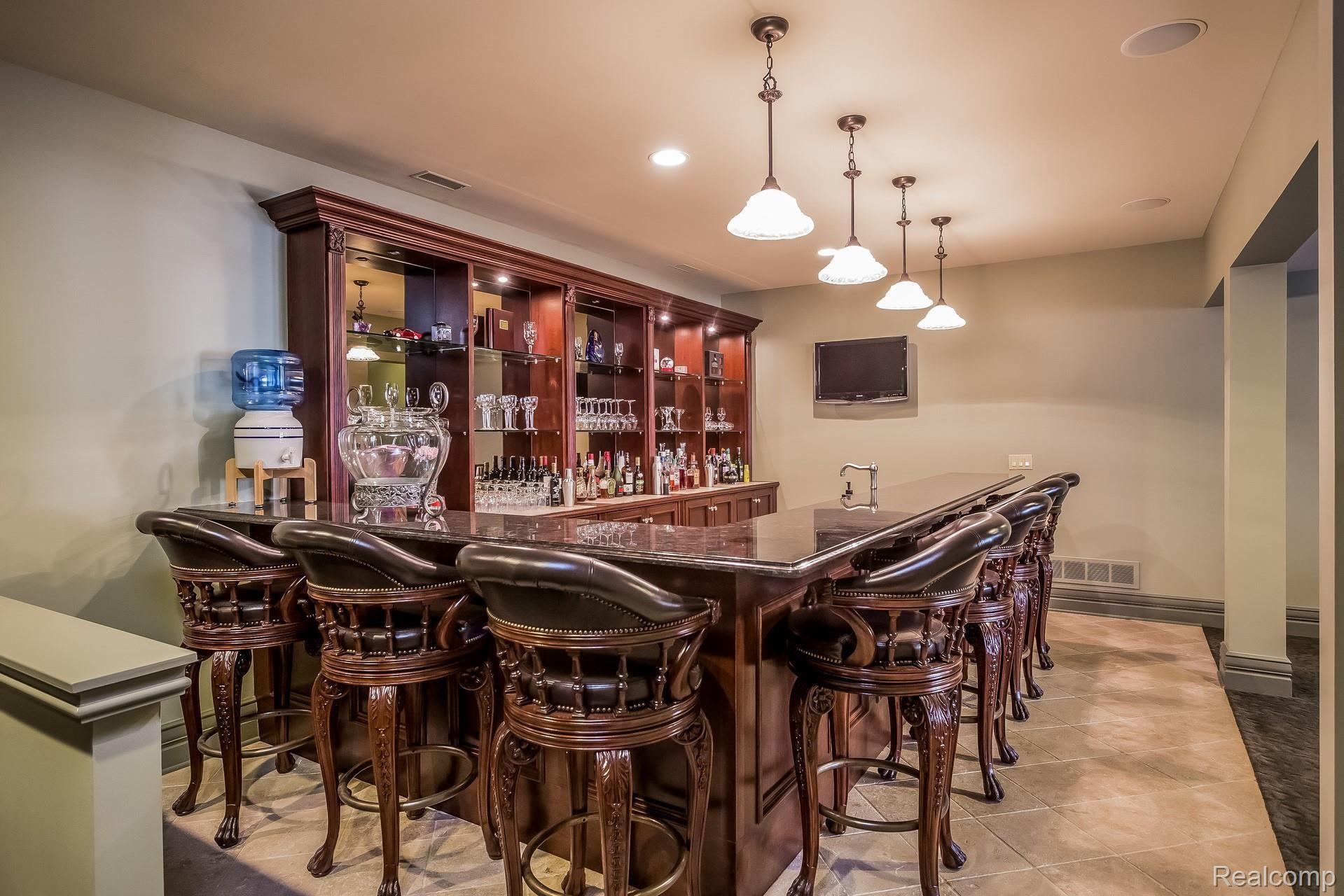 1310 Orchard Ridge Road Bloomfield Hills, MI 48304 - Photo 35 of 52 34 - BAR.jpg