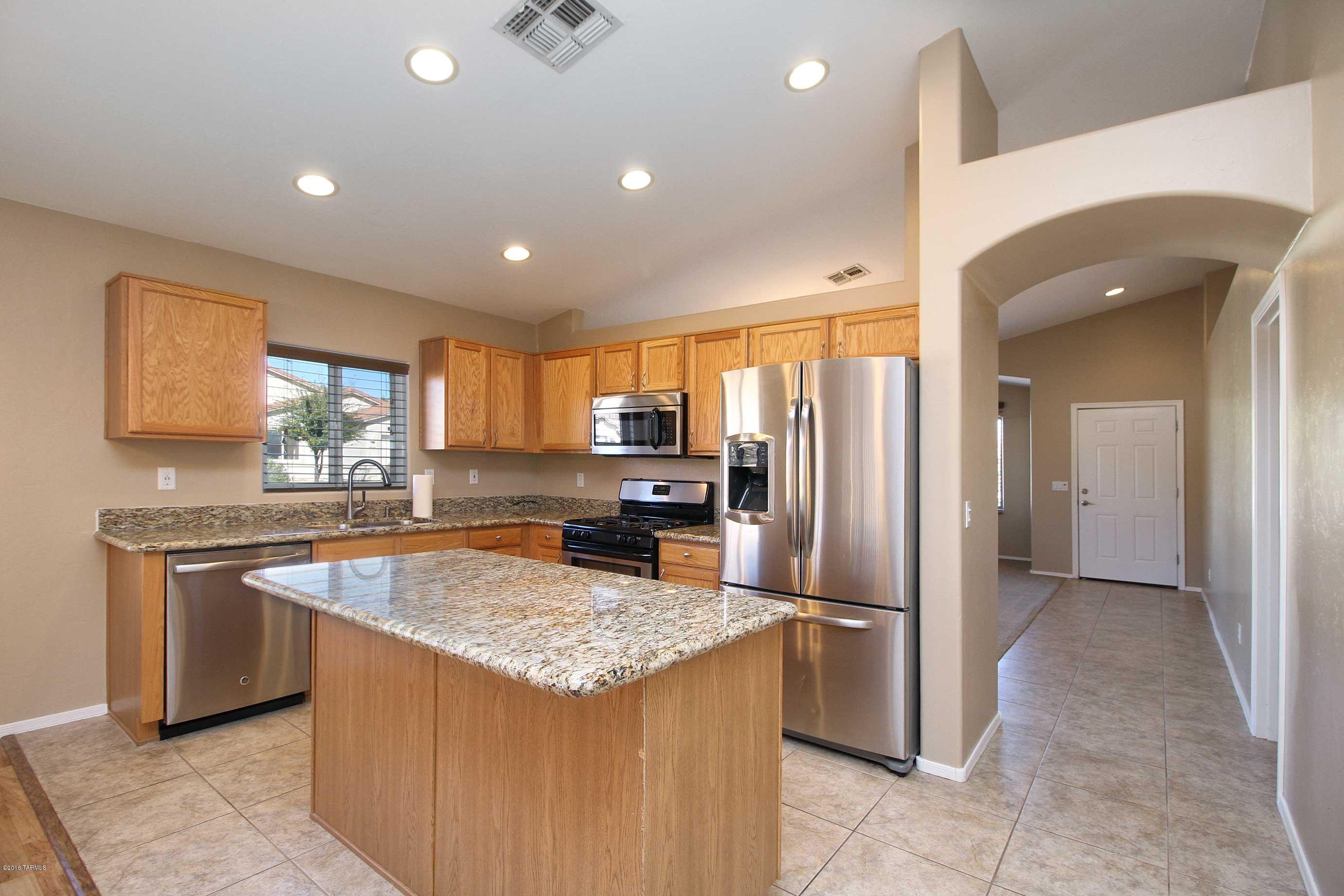 8445 Red Rock Ridge Court Tucson, AZ 85742 - Photo 3 of 31