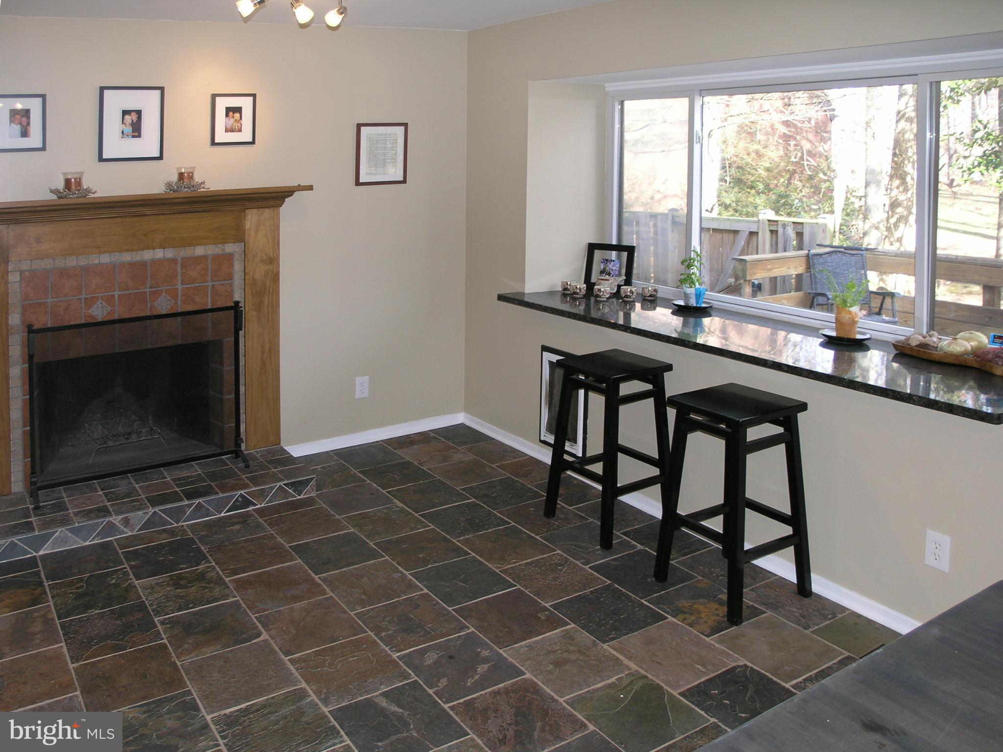 1627 Bentana Way Reston, VA 20190 - Photo 11 of 27 Family Room