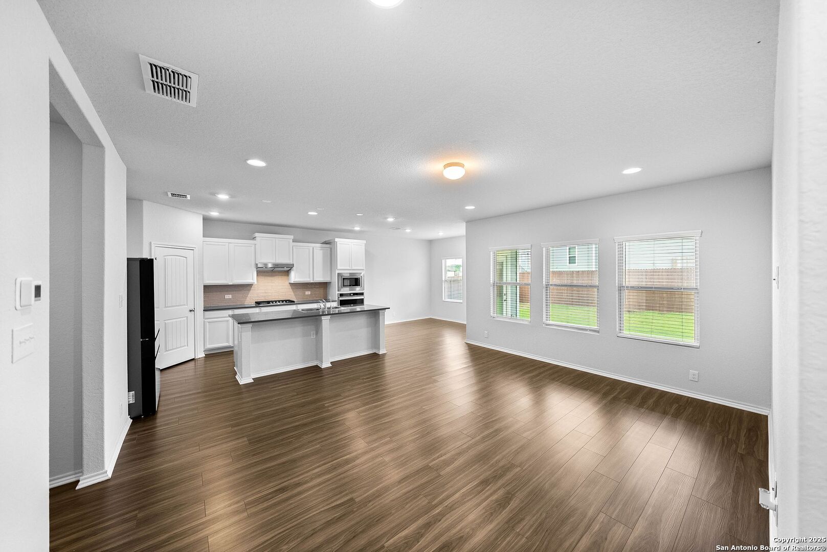 6723 Shiraz Way Converse, TX 78109 - Photo 8 of 33