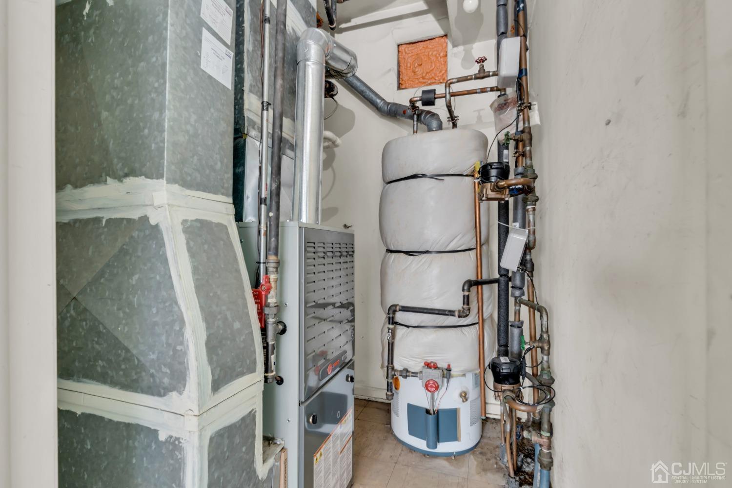 25 Hanover Square Middlesex, NJ 08846 - Photo 12 of 15 a view of storage and utility room