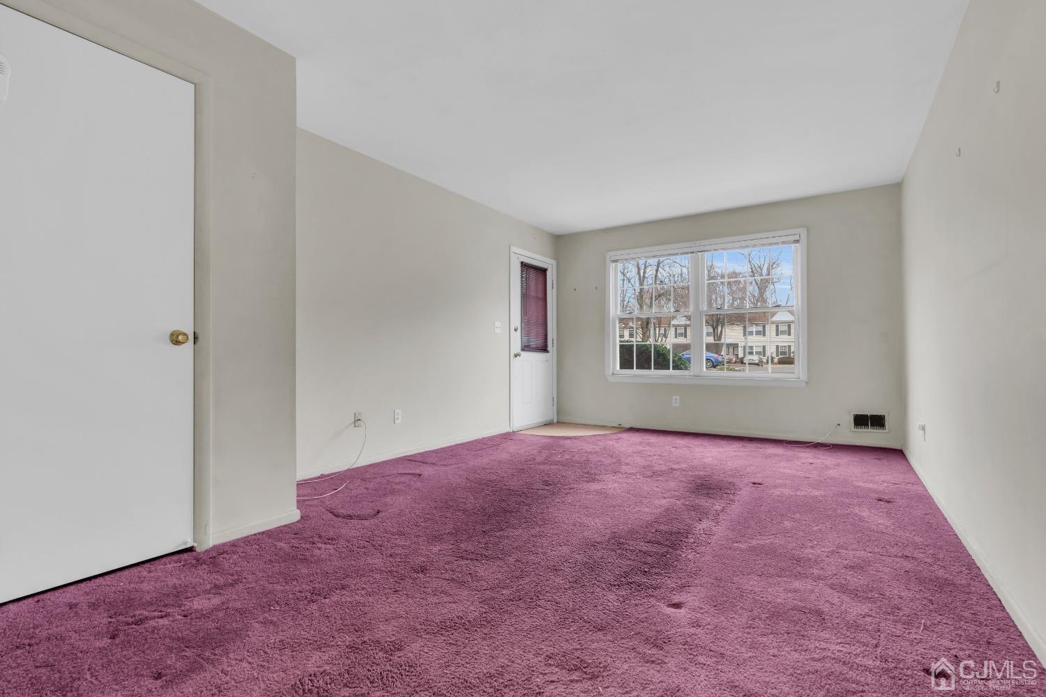 25 Hanover Square Middlesex, NJ 08846 - Photo 5 of 15 an empty room with windows and closet