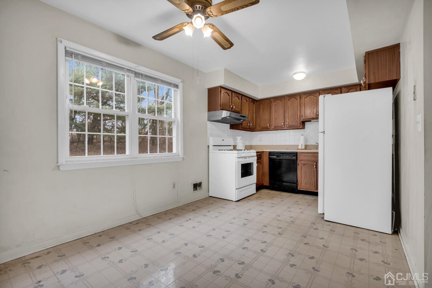 25 Hanover Square Middlesex, NJ 08846 - Photo 6 of 15 a kitchen with stainless steel appliances a refrigerator and a microwave