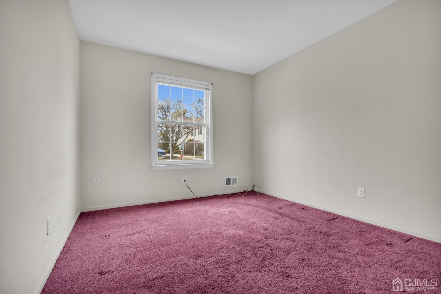 25 Hanover Square Middlesex, NJ 08846 - Photo 10 of 15 an empty room with windows