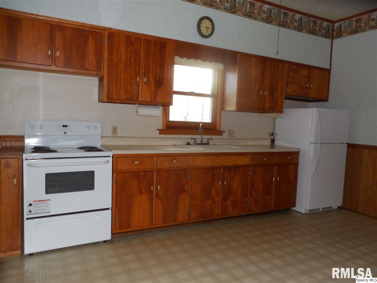 805 Monroe Street Quincy, IL 62301 - Photo 12 of 21 Gallery Image 12