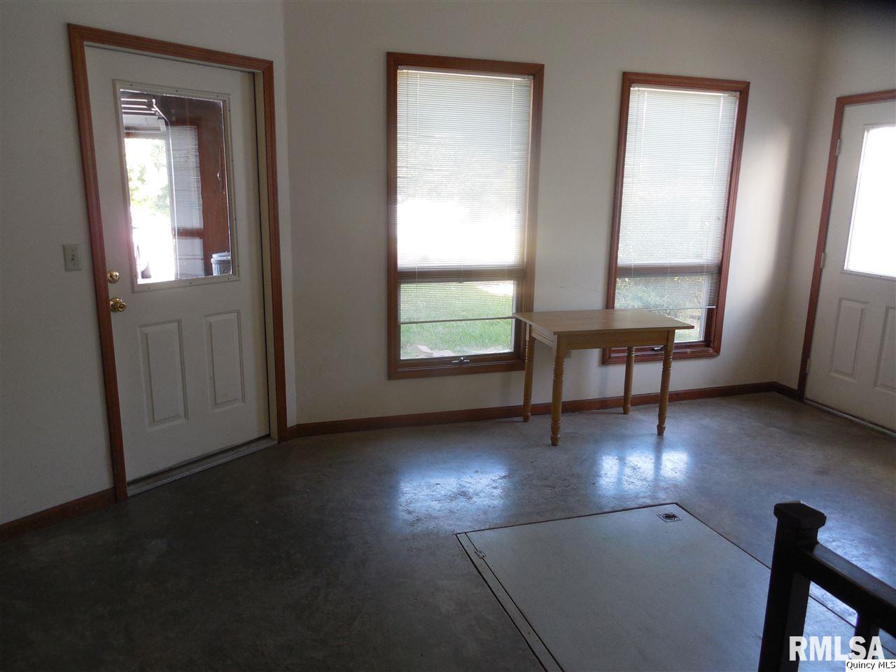 805 Monroe Street Quincy, IL 62301 - Photo 17 of 21 Gallery Image 17