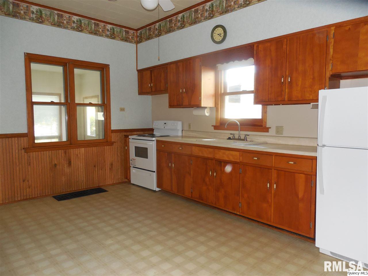 805 Monroe Street Quincy, IL 62301 - Photo 3 of 21 Gallery Image 3