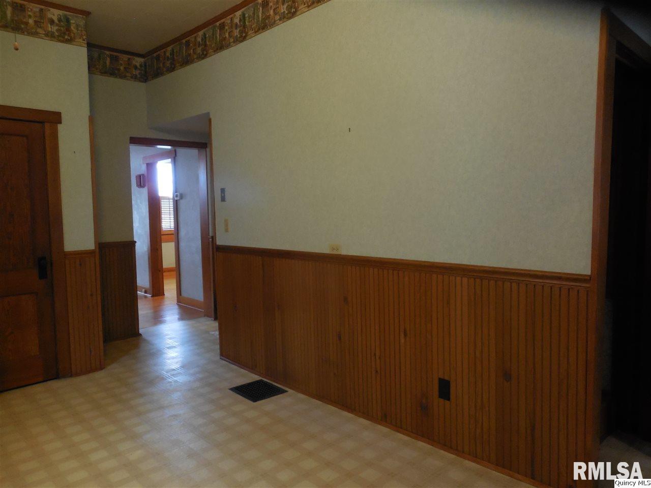 805 Monroe Street Quincy, IL 62301 - Photo 4 of 21 Gallery Image 4