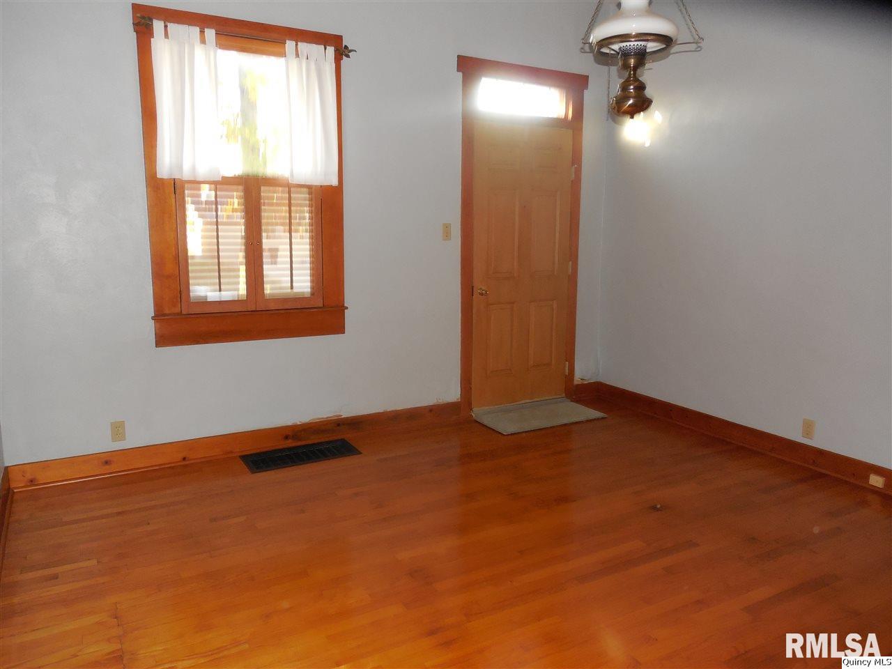 805 Monroe Street Quincy, IL 62301 - Photo 5 of 21 Gallery Image 5