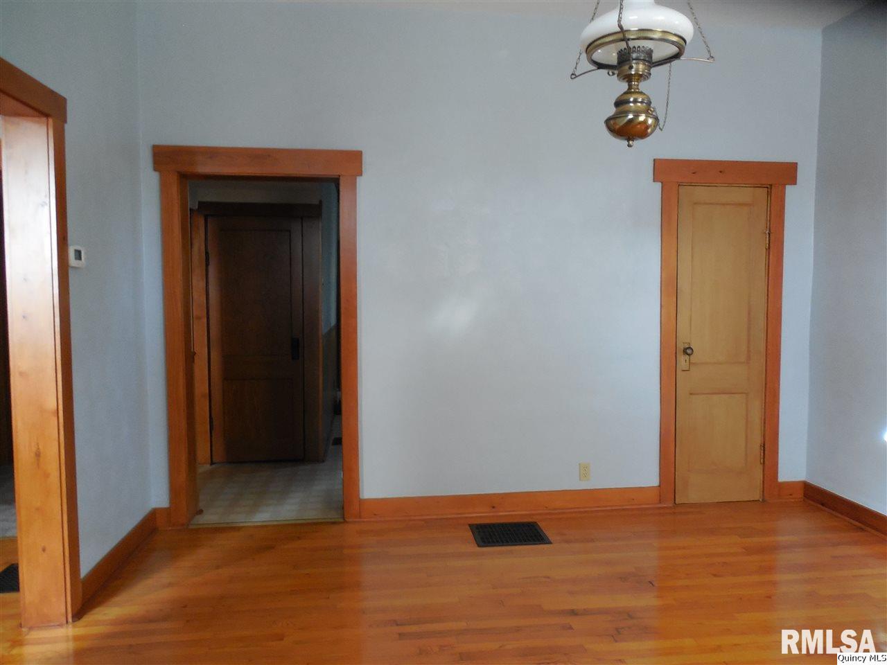 805 Monroe Street Quincy, IL 62301 - Photo 9 of 21 Gallery Image 9