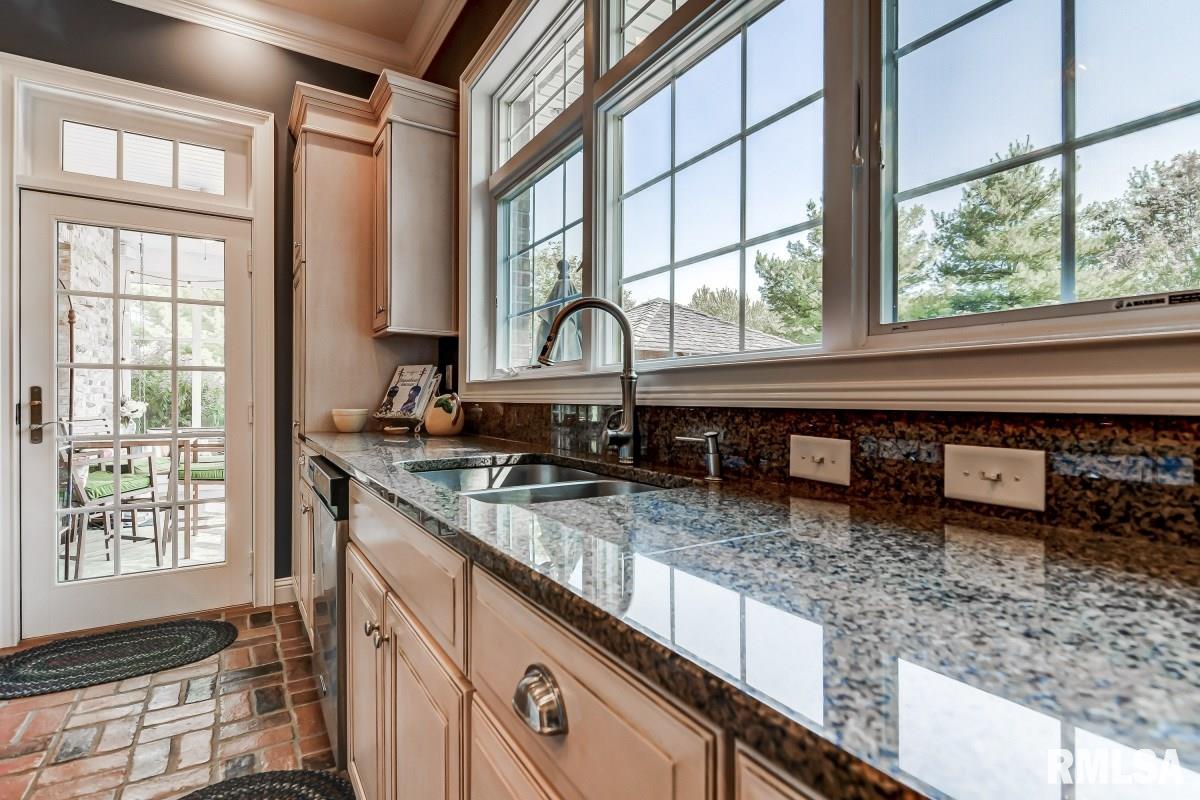 3400 Embassy Drive Springfield, IL 62711 - Photo 11 of 50