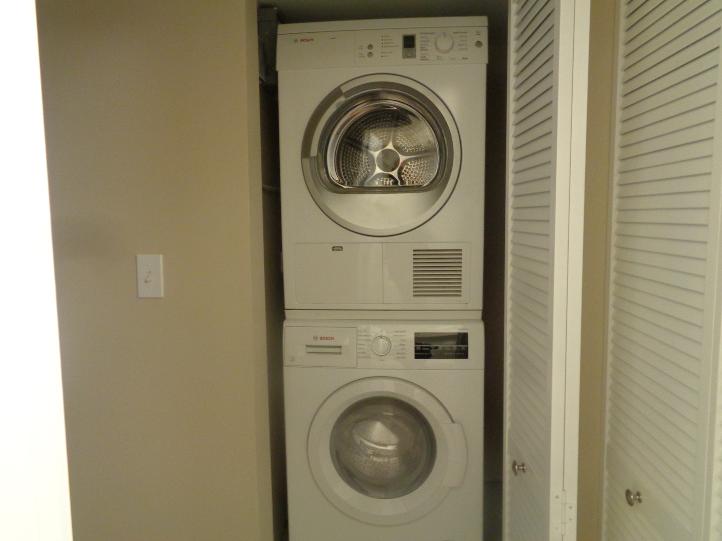 10442 Brooks Lane, Unit C1 Chicago Ridge, IL 60415 - Photo 11 of 12 a utility room with dryer and washer