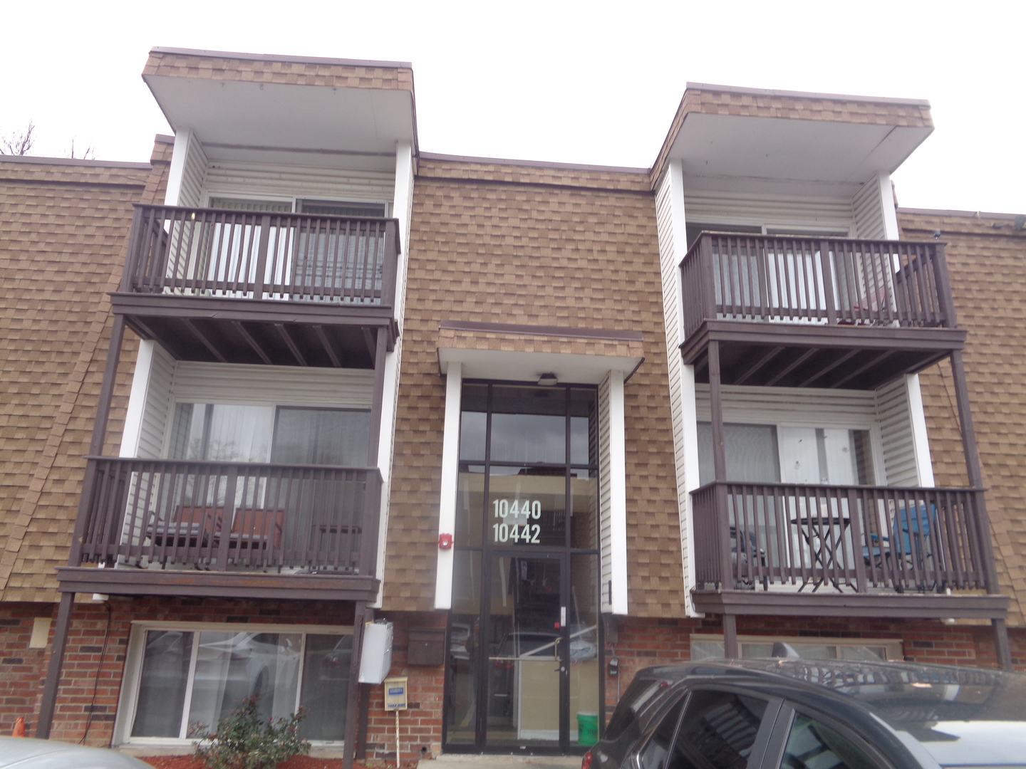 10442 Brooks Lane, Unit C1 Chicago Ridge, IL 60415 - Photo 12 of 12 a view of front of a house