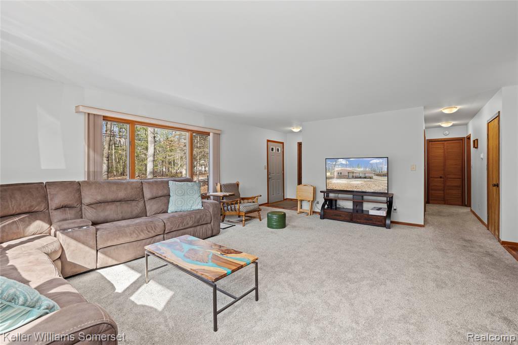 208 Hitchcock Road Roscommon, MI 48653 - Photo 11 of 63