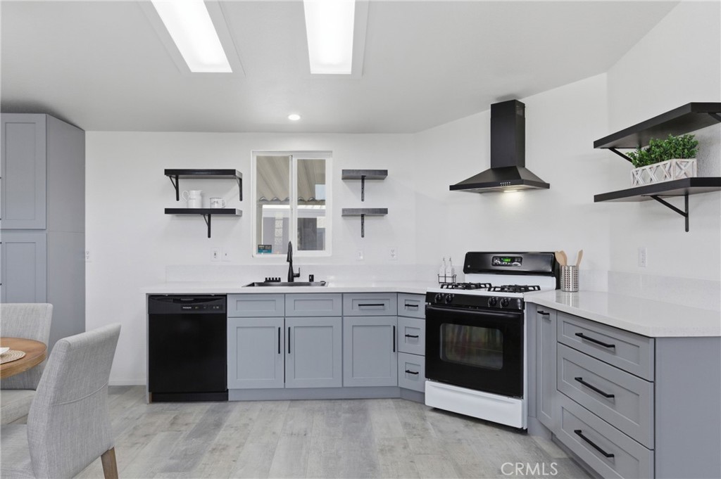 4901 Green River Road, Unit 153 Corona, CA 92878 - Photo 12 of 55 Kitchen