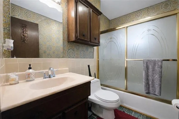 $335,000 | 7615 West 95th Street, Overland Park, KS 66212