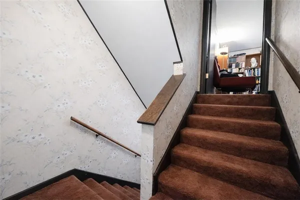 $335,000 | 7615 West 95th Street, Overland Park, KS 66212