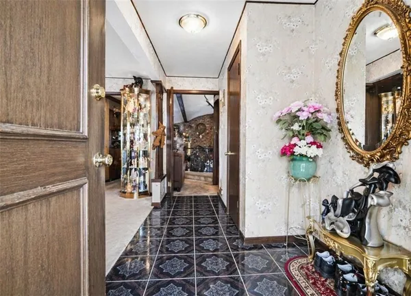 $335,000 | 7615 West 95th Street, Overland Park, KS 66212