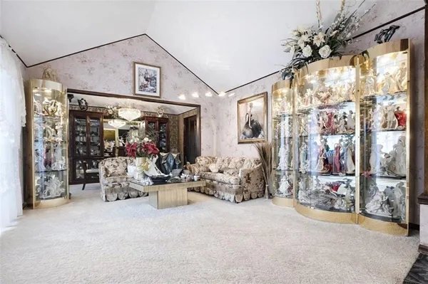 $335,000 | 7615 West 95th Street, Overland Park, KS 66212