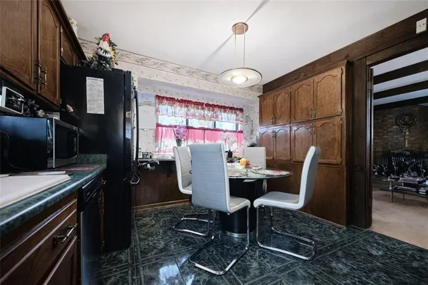 $335,000 | 7615 West 95th Street, Overland Park, KS 66212