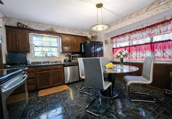 $335,000 | 7615 West 95th Street, Overland Park, KS 66212
