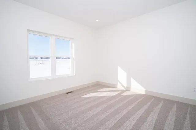 a view of empty room with window