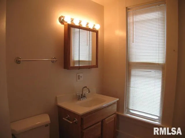 $155,000 | 516 Northeast Madison Avenue, Peoria, IL 61603