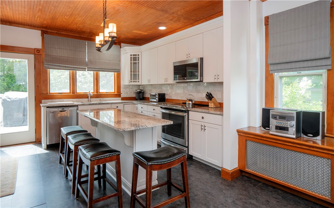8 Prescott Hall Road Newport, RI 02840 - Photo 13 of 45