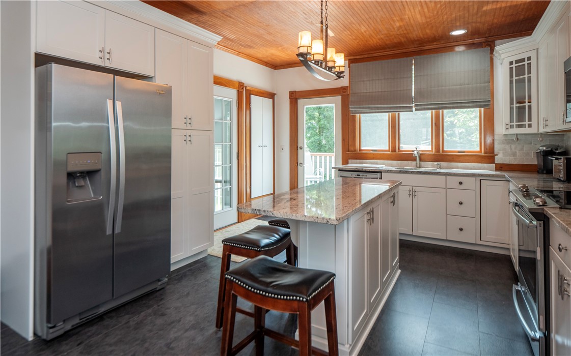 8 Prescott Hall Road Newport, RI 02840 - Photo 14 of 45