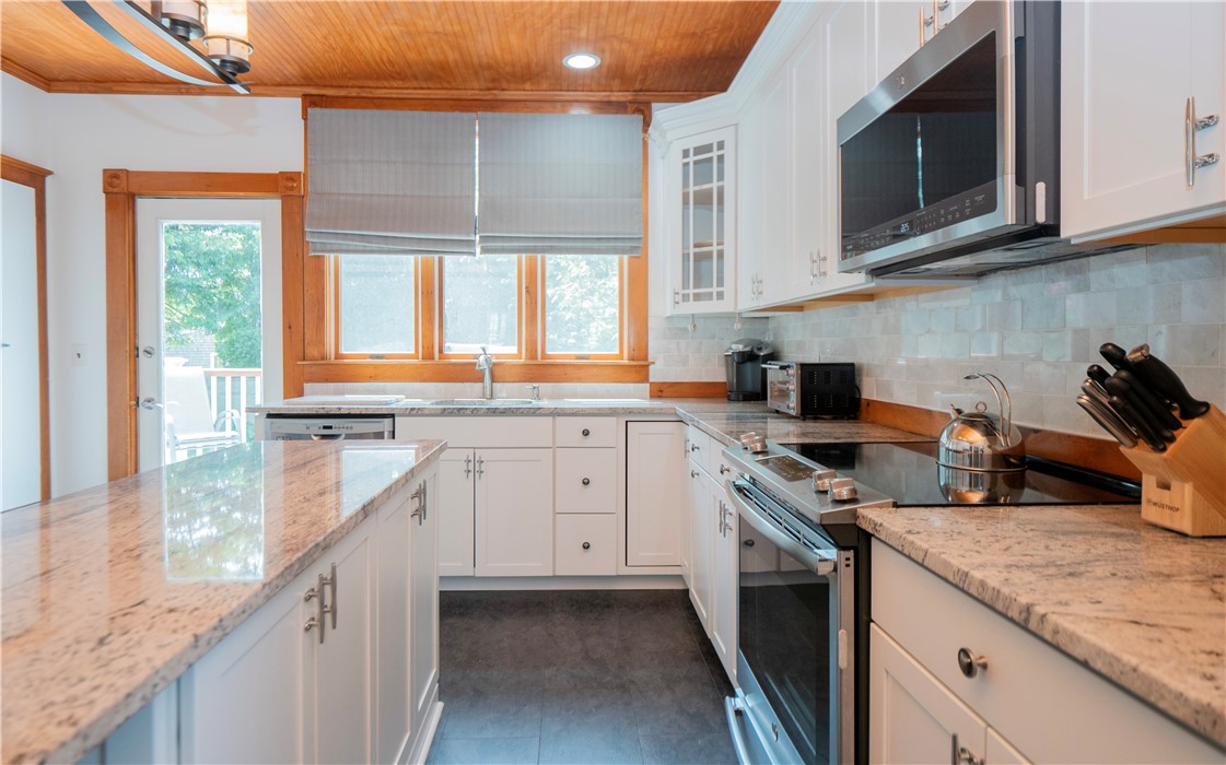 8 Prescott Hall Road Newport, RI 02840 - Photo 15 of 45