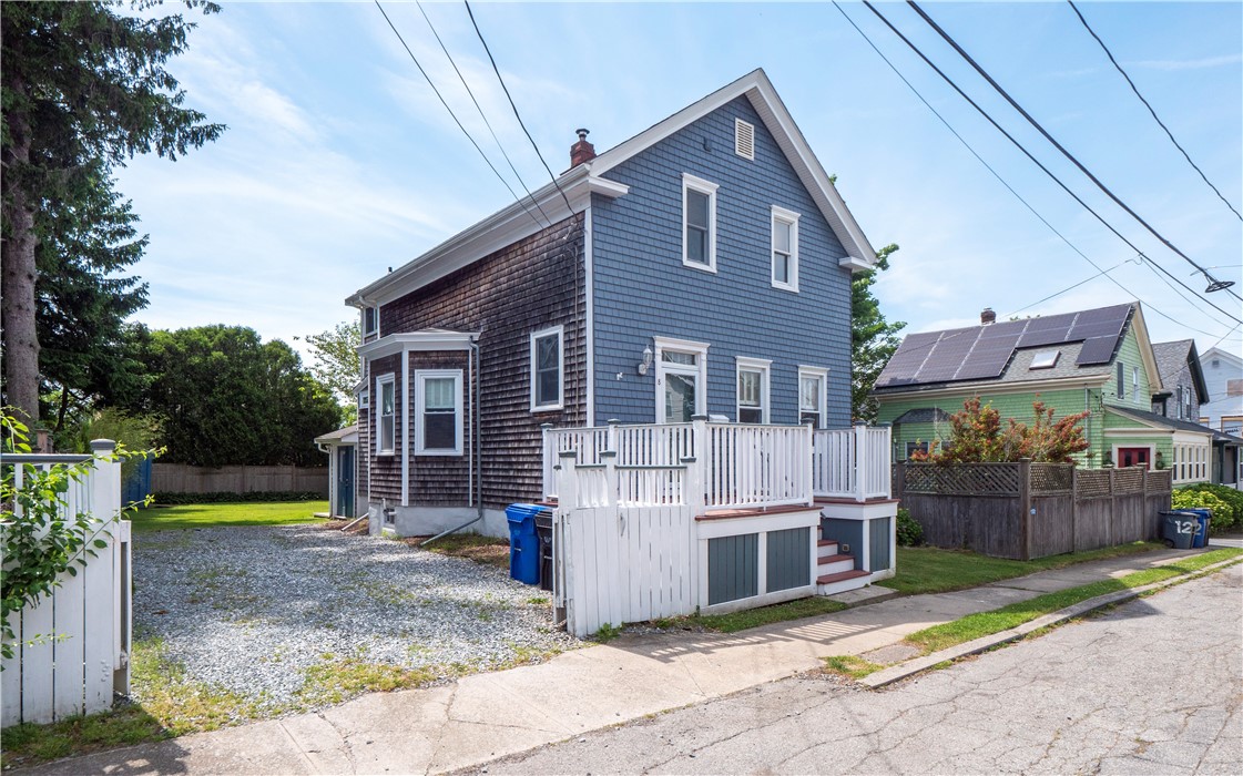 8 Prescott Hall Road Newport, RI 02840 - Photo 2 of 45