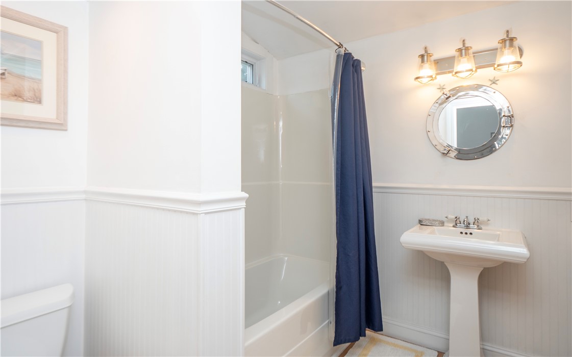 8 Prescott Hall Road Newport, RI 02840 - Photo 23 of 45