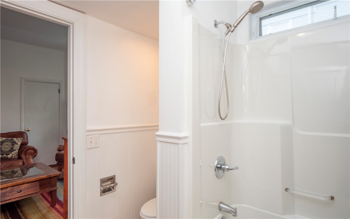8 Prescott Hall Road Newport, RI 02840 - Photo 24 of 45