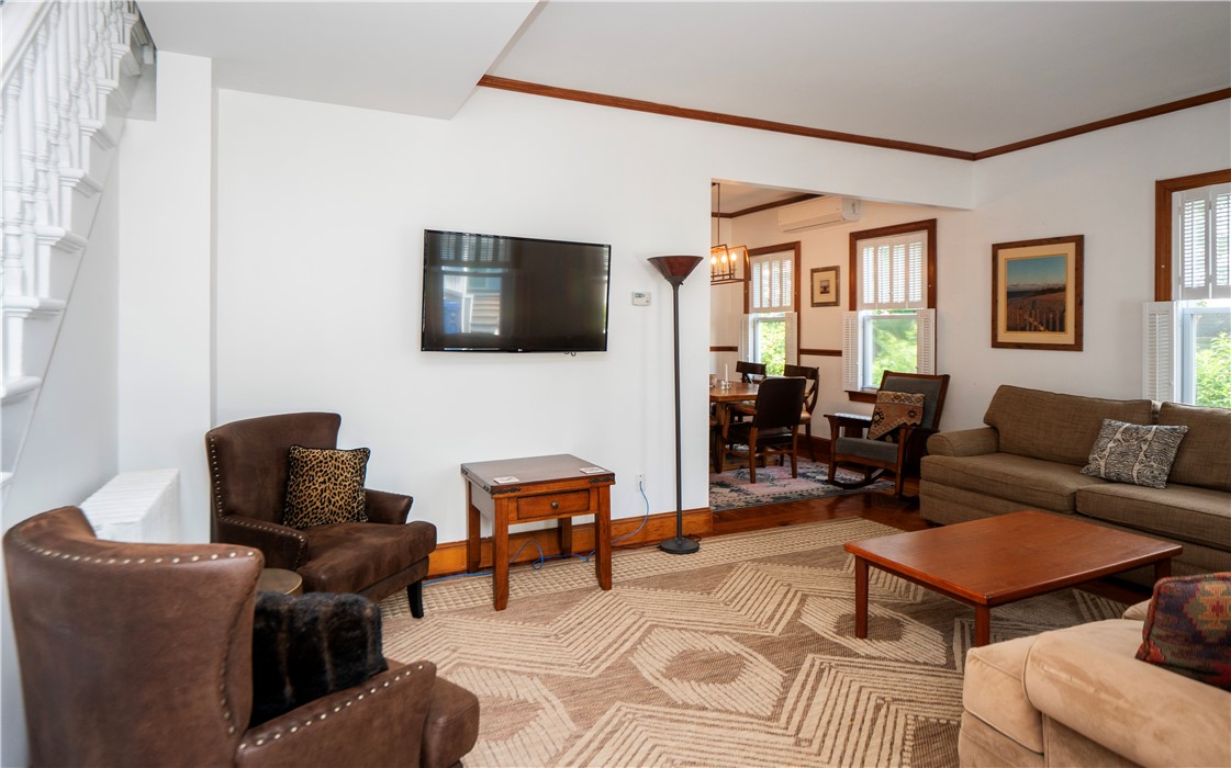 8 Prescott Hall Road Newport, RI 02840 - Photo 3 of 45